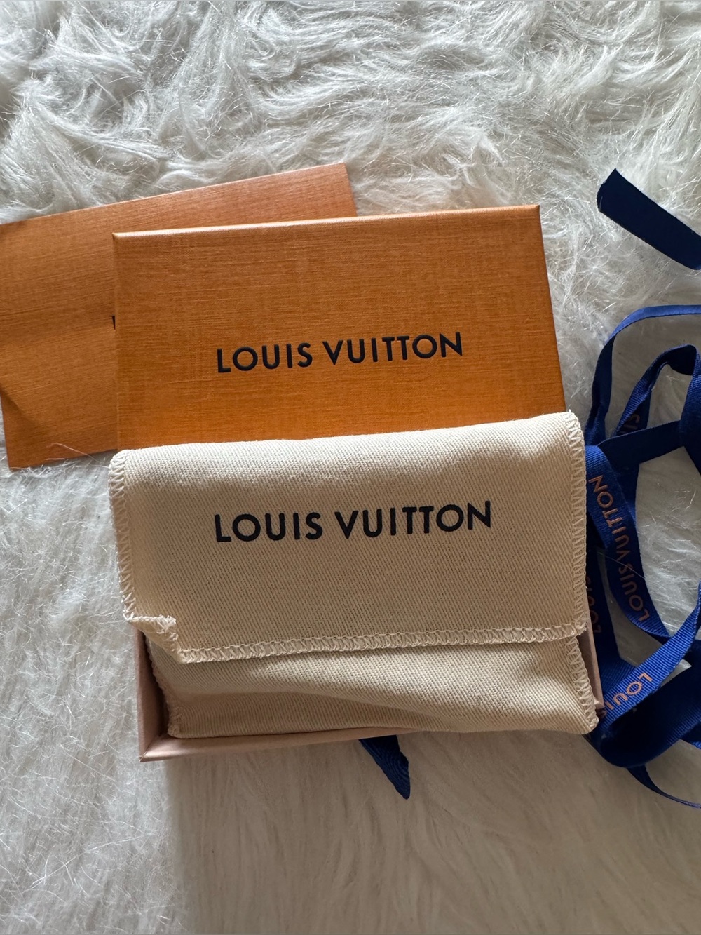 Louis Vuitton Key Pouch Small NWT
Black Monogram Empreinte Leather - Picture 2 of 5